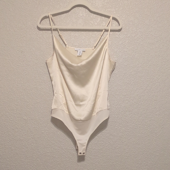 Sincerely Jules gold satin like cowl neck sleeveless bodysuit - Picture 4 of 8